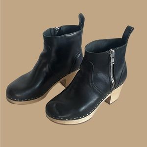 Swedish Hasbeen clog bootie, size 38 or W 7 1/2. Black leather classic.